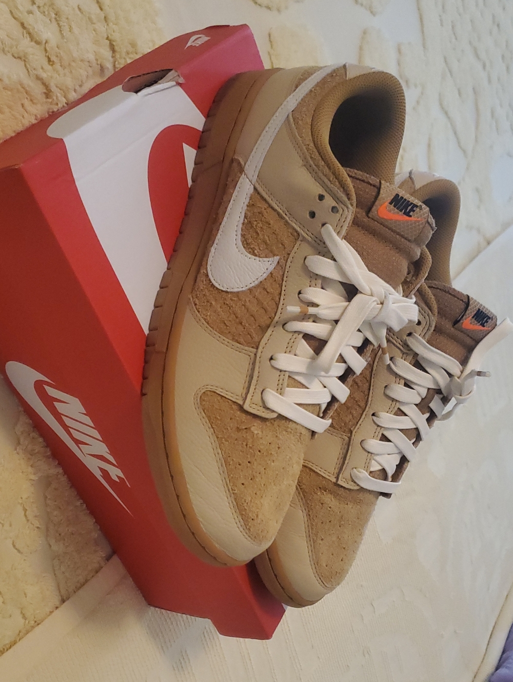 Nike Men’s Tan and White Low-Top Sneakers
